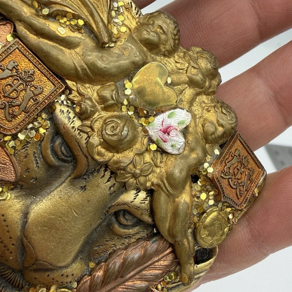 Vtg Sarah Jane Lion Head Brooch Art Nouveau Renaissance Enamel‎ Heart Upscyled